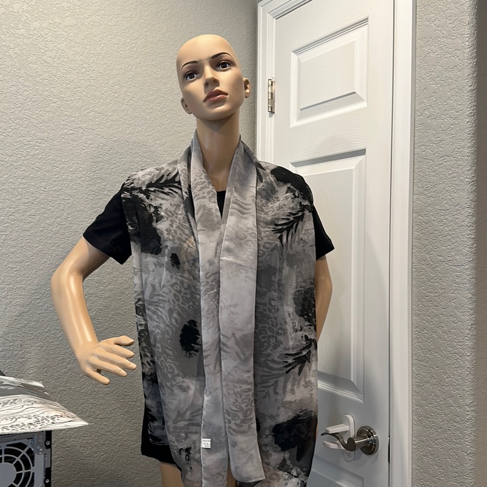 Scarves black and grey